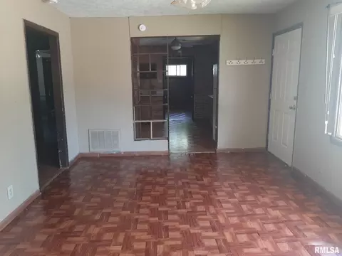 312 W Ernestine Ave, Christopher, IL 62822 photo 5