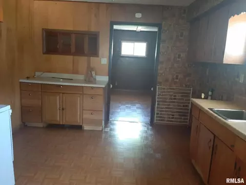 312 W Ernestine Ave, Christopher, IL 62822 photo 6