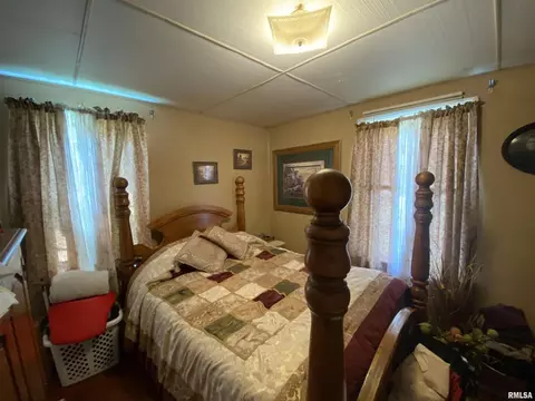 325 S Perrine Ave, Centralia, IL 62801 photo 10