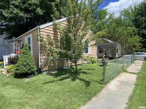 325 S Perrine Ave, Centralia, IL 62801 photo 4