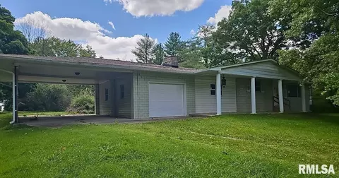 2413 Shaw Rd, Centralia, IL 62801