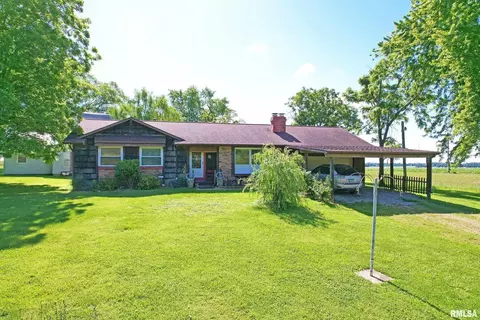 2916 Denison Rd, Saint Francisville, IL 62460