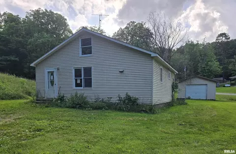 300 Davis St, Dongola, IL 62926