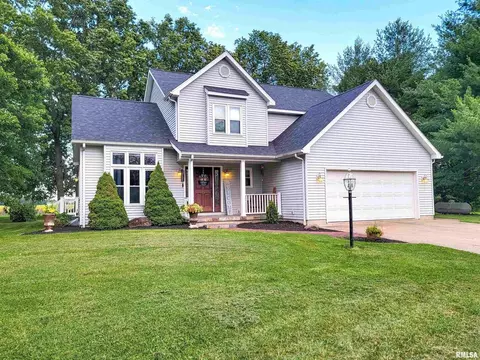 352 Hancock Dr, Flora, IL 62839