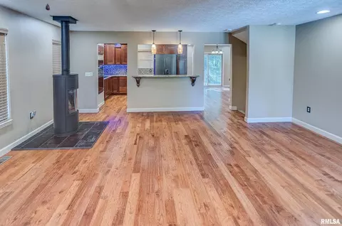 406 N Point Dr, Salem, IL 62881 photo 7