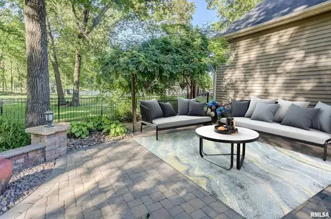 406 N Point Dr, Salem, IL 62881 photo 5