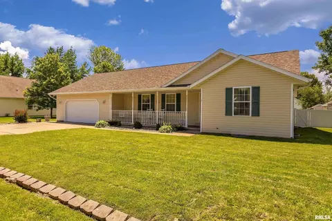 308 Forest Park Dr, Herrin, IL 62948