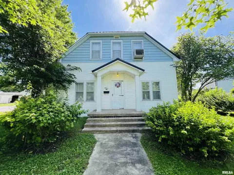 1812 Forest St, Eldorado, IL 62930