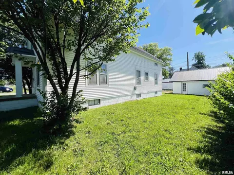 1812 Forest St, Eldorado, IL 62930 photo 9