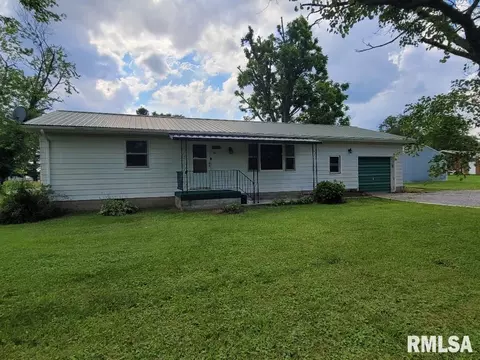 703 S Gum St, Belle Rive, IL 62810