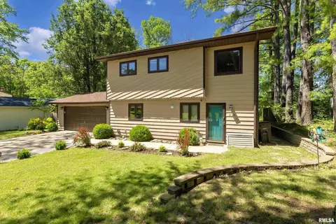 2114 W Sunset Dr, Carbondale, IL 62901