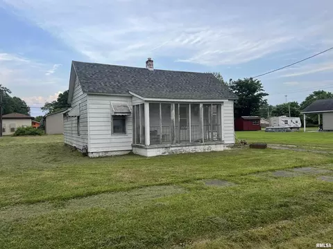 211 S Dean St, Royalton, IL 62983
