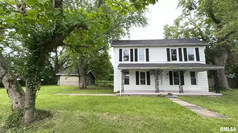 110 E Depew St, Odin, IL 62870