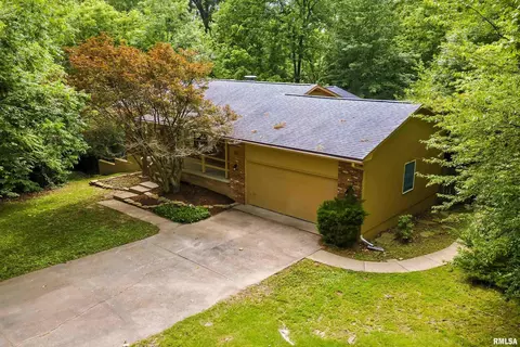 41 Hillcrest Dr, Carbondale, IL 62901