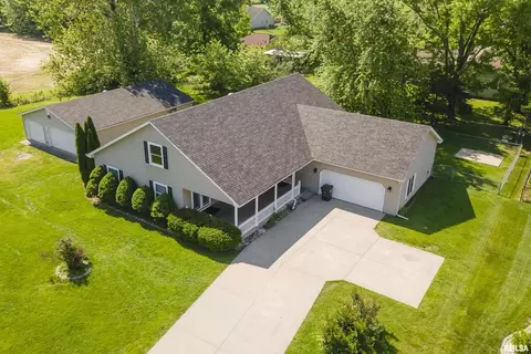 1421 E Lakeland Ln, Carbondale, IL 62902