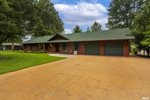 121 Merry Acres Rd, Carterville, IL 62918