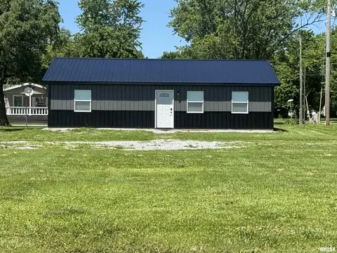 304 Monroe St, Keenes, IL 62851