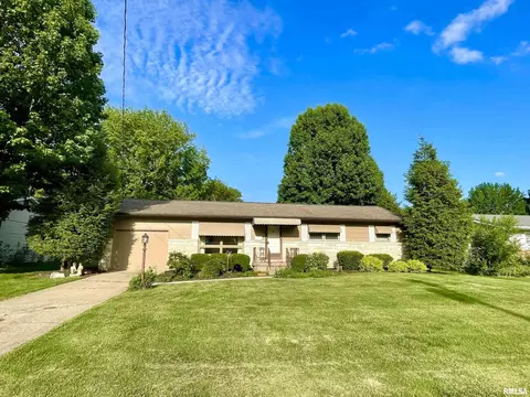 1203 Bevabeck St, Marion, IL 62959