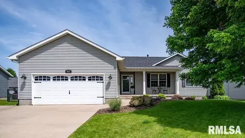 903 S 3rd St, Eldridge, IA 52748