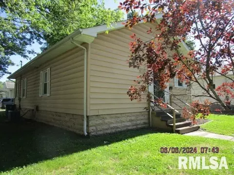 810 E Main St, Benton, IL 62812 photo 5
