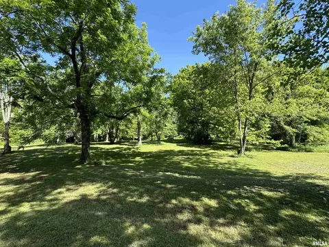 29 Halltown Rd, Golconda, IL 62938
