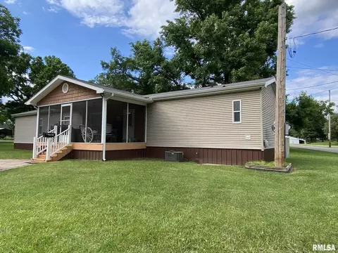 419 Mason St, Benton, IL 62812