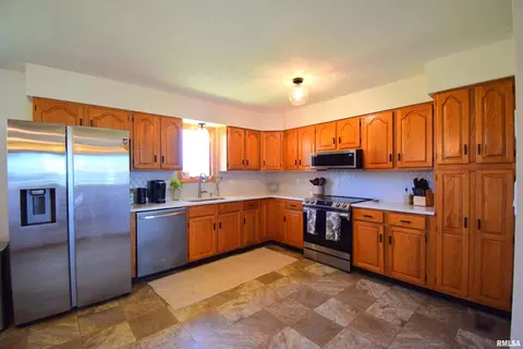 604 W North St, Dix, IL 62830 photo 16