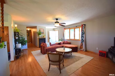 604 W North St, Dix, IL 62830 photo 12