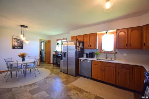 604 W North St, Dix, IL 62830 photo 17