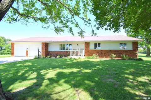 604 W North St, Dix, IL 62830 photo 3