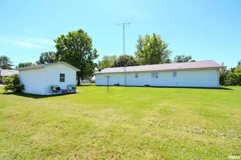 604 W North St, Dix, IL 62830 photo 10