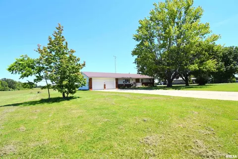 604 W North St, Dix, IL 62830 photo 5