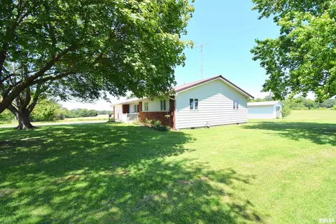 604 W North St, Dix, IL 62830 photo 6