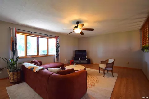 604 W North St, Dix, IL 62830 photo 15