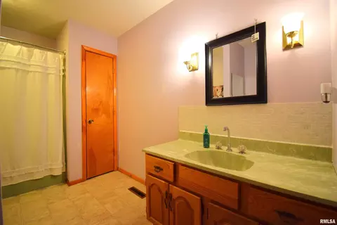 604 W North St, Dix, IL 62830 photo 24