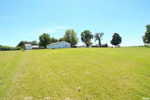 604 W North St, Dix, IL 62830 photo 8