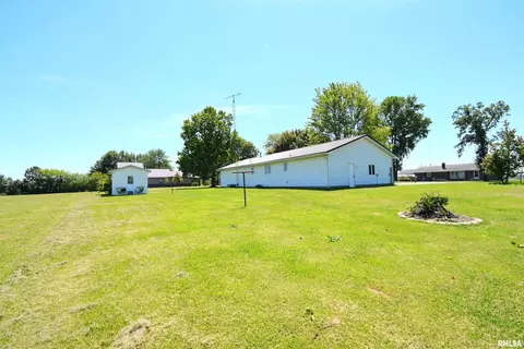 604 W North St, Dix, IL 62830 photo 9