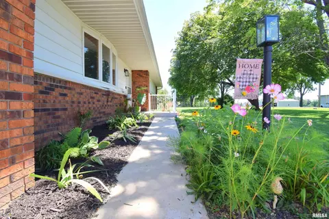 604 W North St, Dix, IL 62830 photo 7