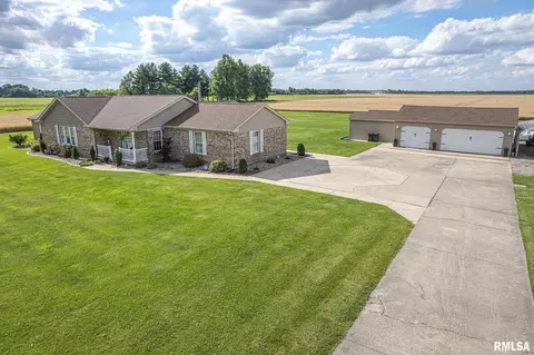 2226 Mills Cart Rd, Salem, IL 62881