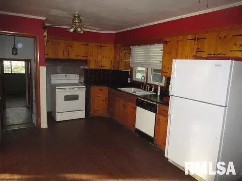 128 Circle Dr, Herrin, IL 62948 photo 4