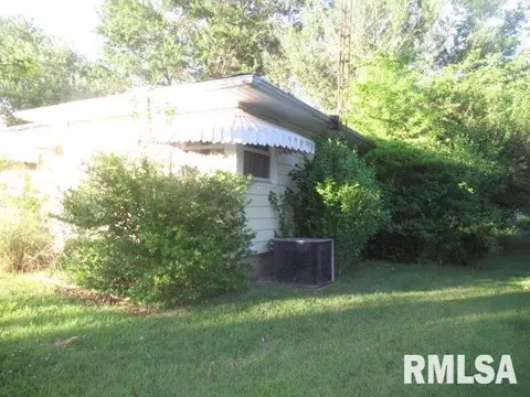 128 Circle Dr, Herrin, IL 62948 photo 2