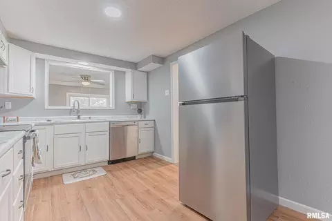 427 N High St, Centralia, IL 62801 photo 14