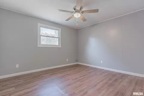 427 N High St, Centralia, IL 62801 photo 10