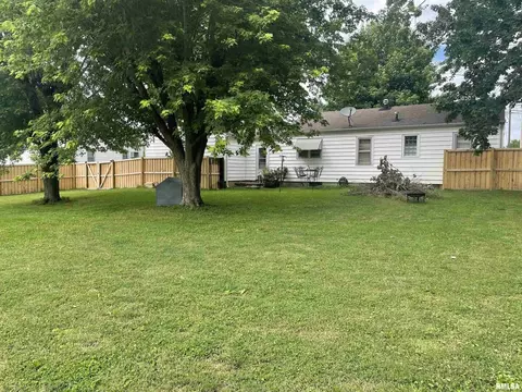 206 Springfield Ave, Anna, IL 62906 photo 4