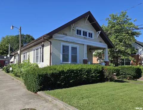 115 W Poplar St, Harrisburg, IL 62946