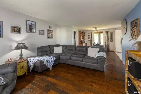 2807 Casey Ave, Mount Vernon, IL 62864 photo 4