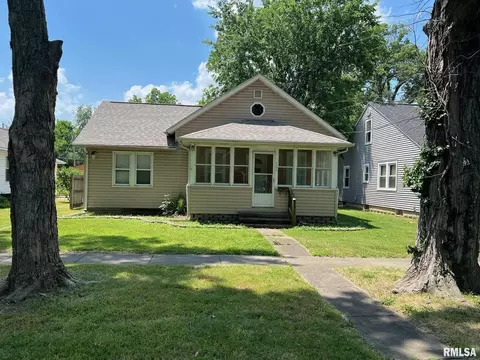 628 S Sycamore St, Centralia, IL 62801
