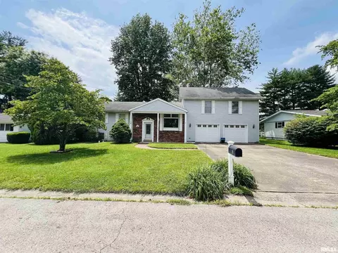14 Fairfax Dr, Harrisburg, IL 62946