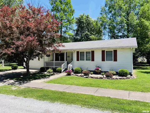 1020 S Hobson St, Harrisburg, IL 62946