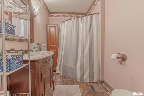 314 E 5th St, Flora, IL 62839 photo 25